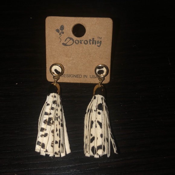 LEOPARD TASSEL EARRINGS - Picture 2 of 2